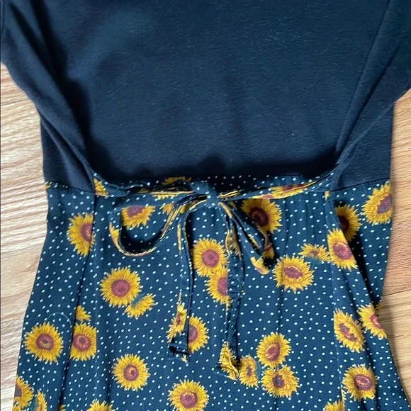 90s Sunflower Dress - Picture 5 of 6